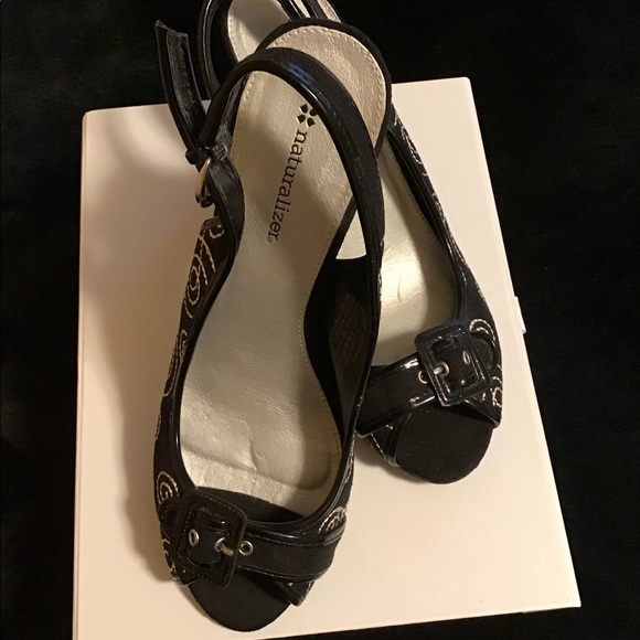 NATURALIZER peep toe sling backs. Size 9.5 - Picture 3 of 11